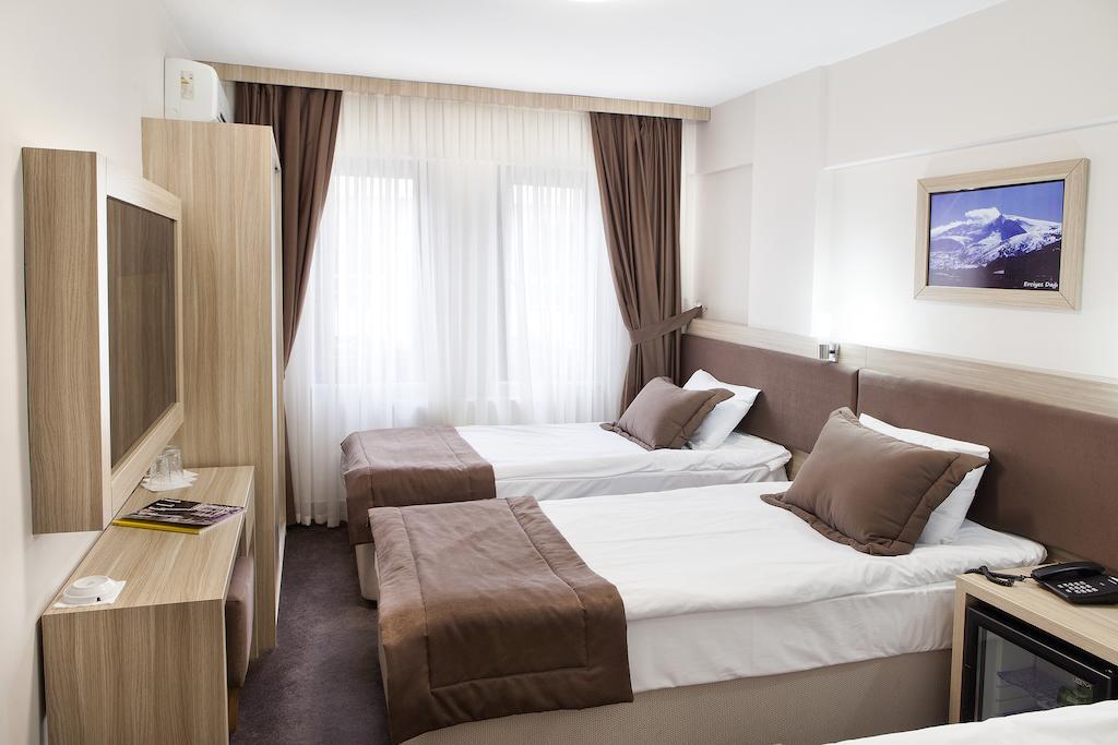 Hotel Emge Истанбул Стая снимка